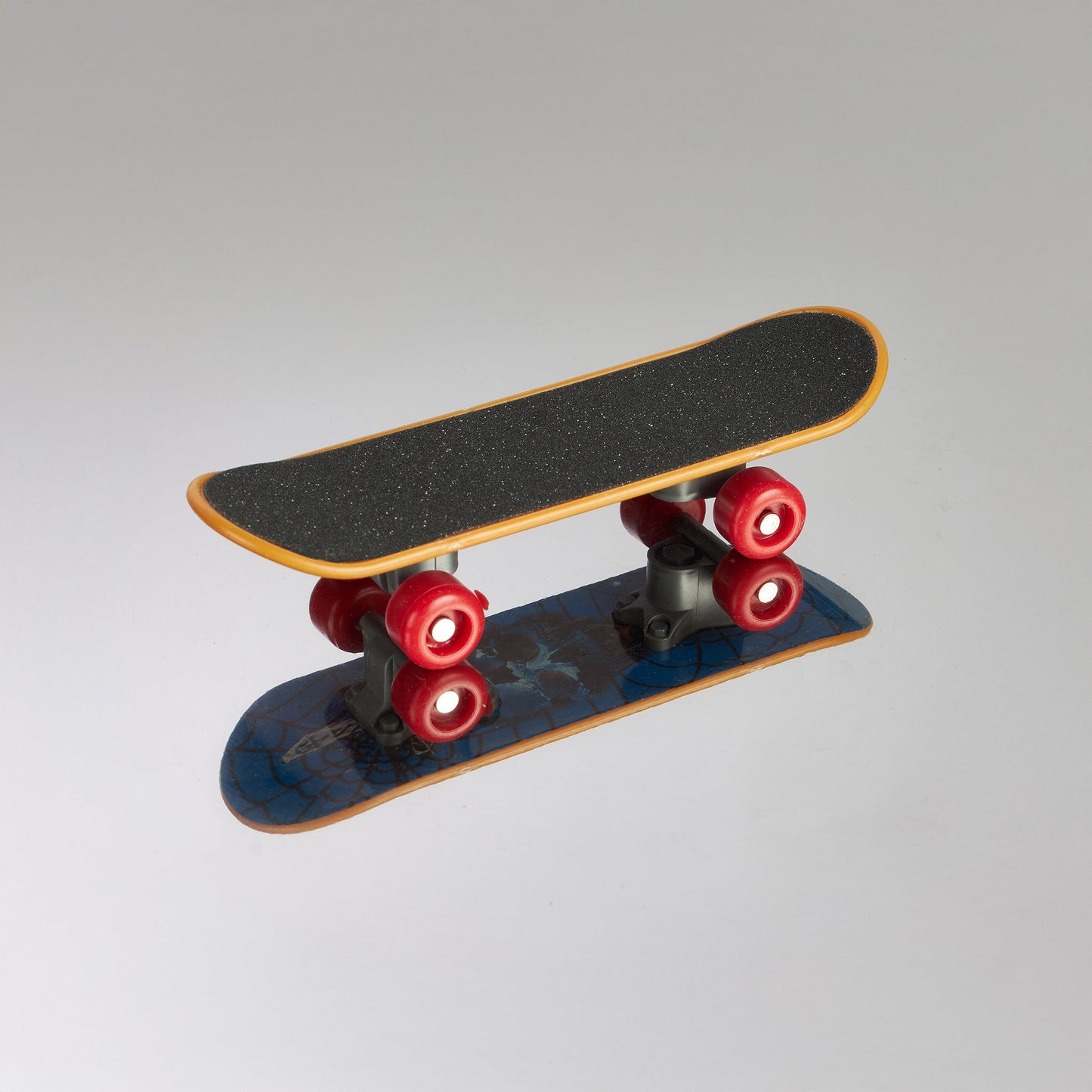 #2353 Aria Skateboard Fun - Interactive Training Bird Toy